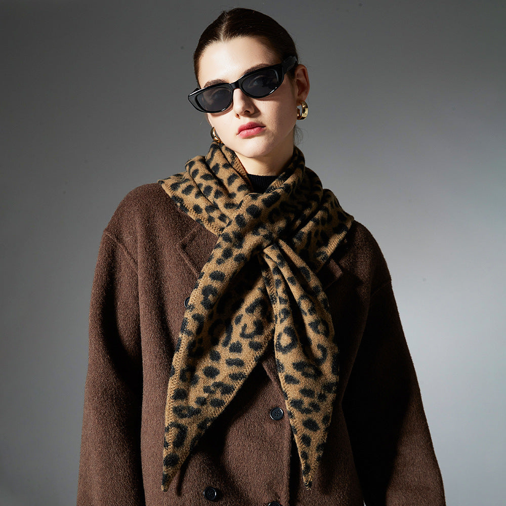 Leopard Print Reversible Triangle Shawl – Autumn & Winter Fashion Scarf for Women